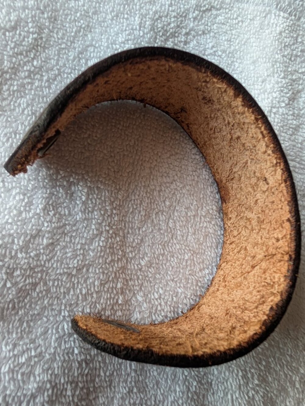 Hand Tooled Carved and Painted Leather Bracelet - Picture 5 of 8